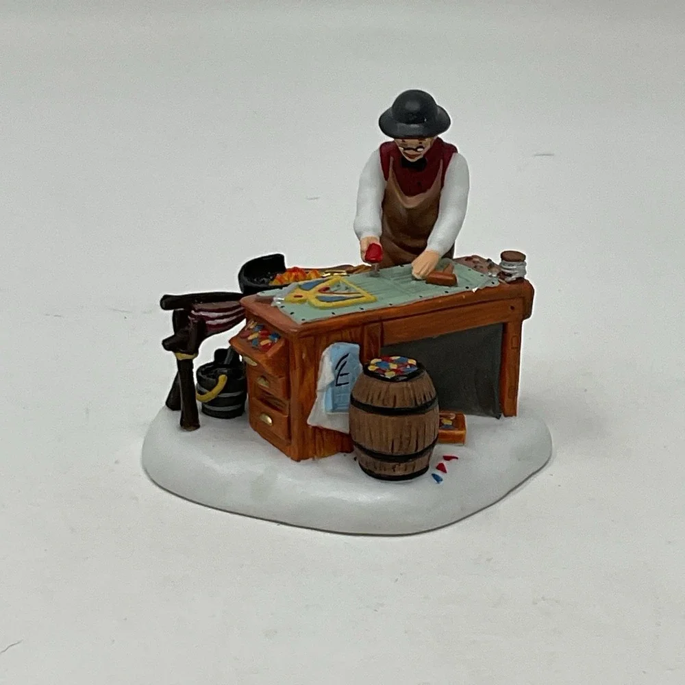 Dept 56 Dickens Village Heritage Stained Glass Artisan 56.58802 Christmas
